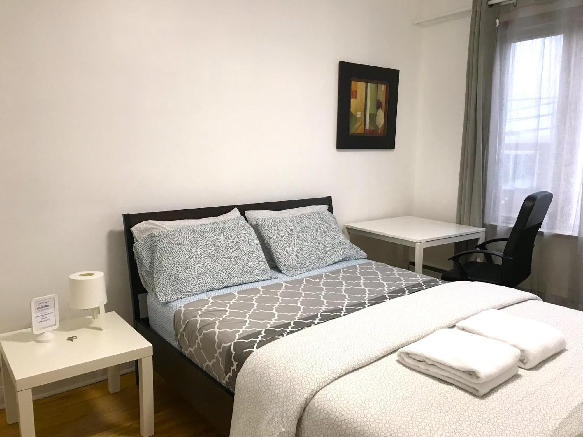 Big Private Room Midmontreal Next To Station Metro - Parking Free المظهر الخارجي الصورة