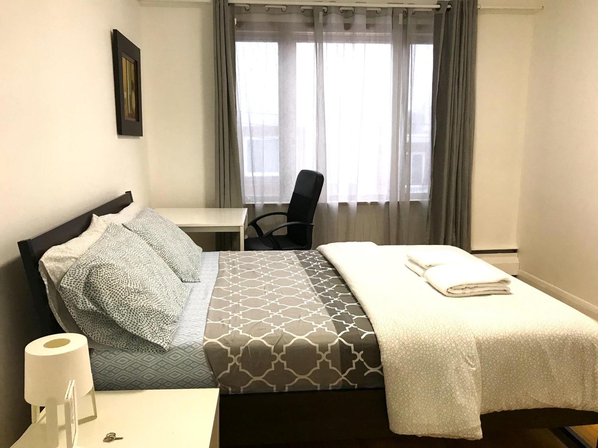 Big Private Room Midmontreal Next To Station Metro - Parking Free المظهر الخارجي الصورة