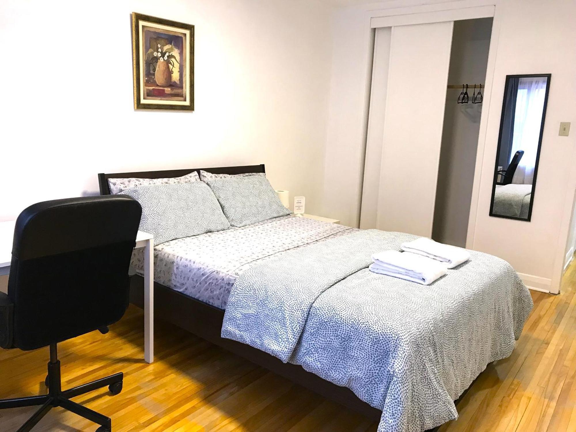 Big Private Room Midmontreal Next To Station Metro - Parking Free المظهر الخارجي الصورة