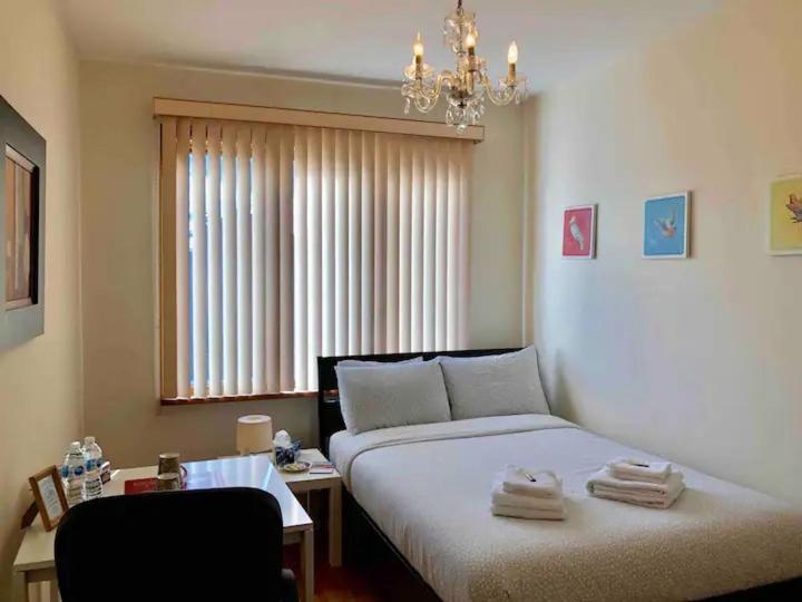 Big Private Room Midmontreal Next To Station Metro - Parking Free المظهر الخارجي الصورة